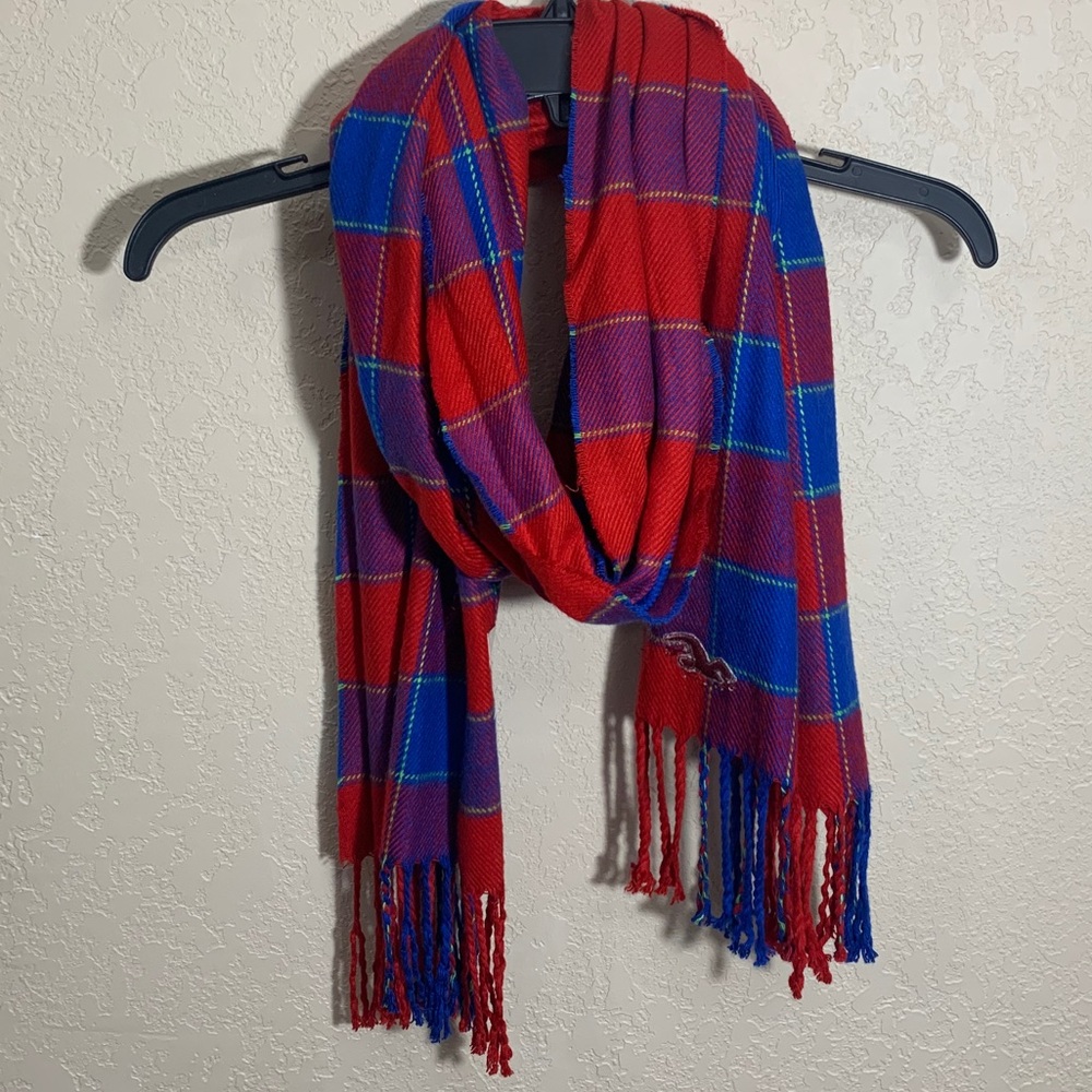 Hollister scarf